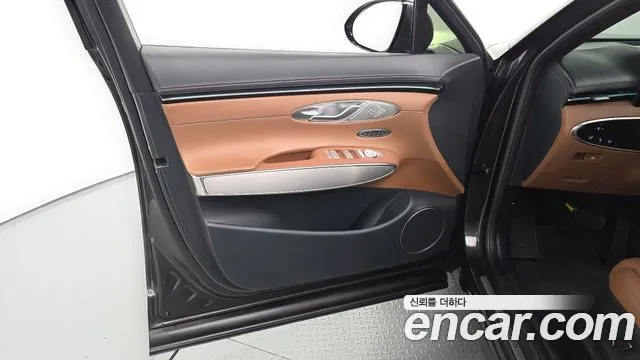 Genesis GV70 — Фото автомобиля 13