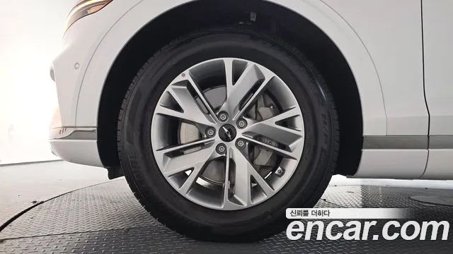 Genesis GV70 — Фото автомобиля 4