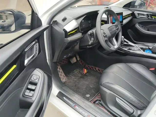 Roewe i5 — Фото автомобиля 15