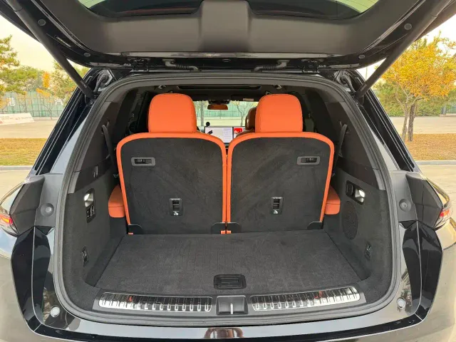 Li Auto L8 — Фото автомобиля 22