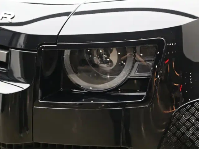 Land Rover Defender — Фото автомобиля 25
