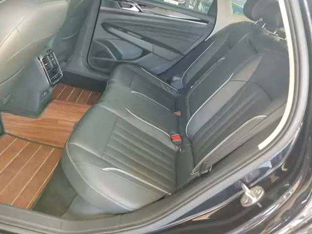 Volkswagen Passat — Фото автомобиля 11