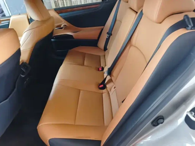 Lexus ES — Фото автомобиля 16