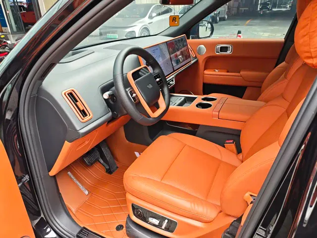 Li Auto L8 — Фото автомобиля 11