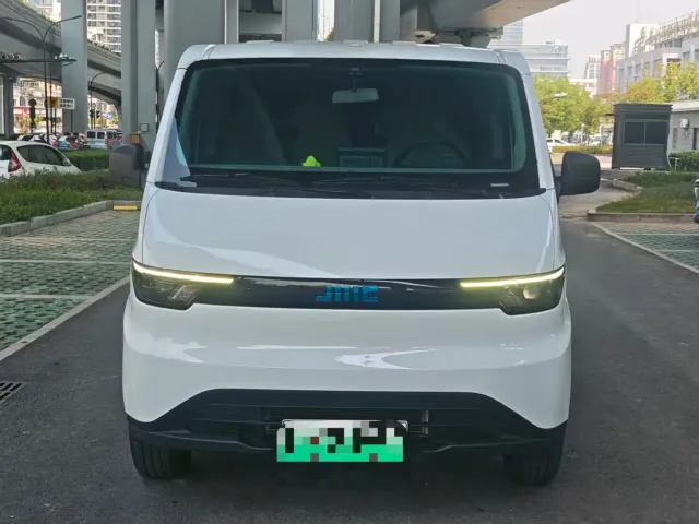 JMC E-Fushun — Фото автомобиля 3