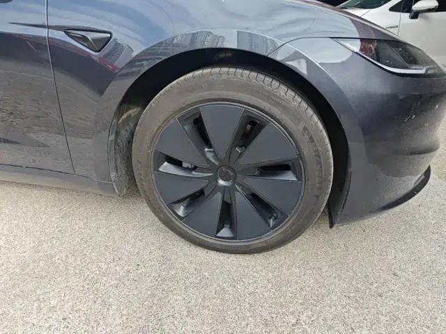 Tesla Model 3 — Фото автомобиля 24