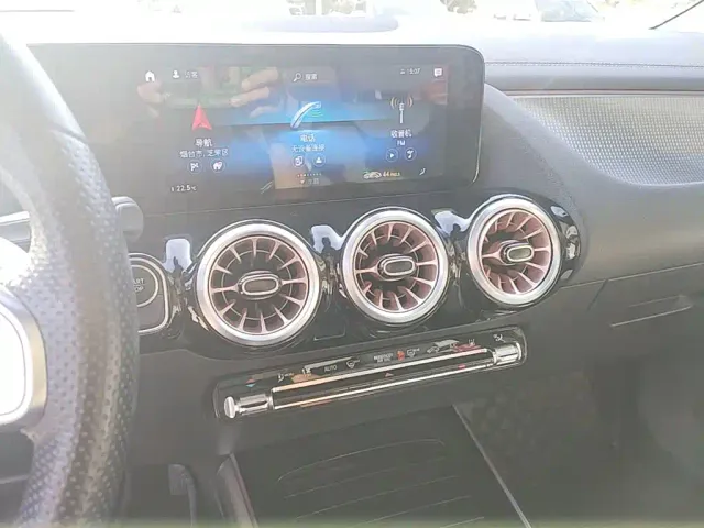 Mercedes-Benz EQA — Фото автомобиля 12