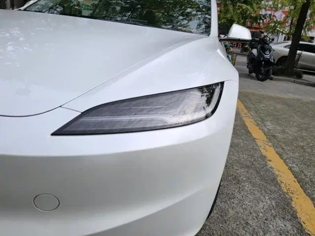 Tesla Model 3 — Фото автомобиля 5