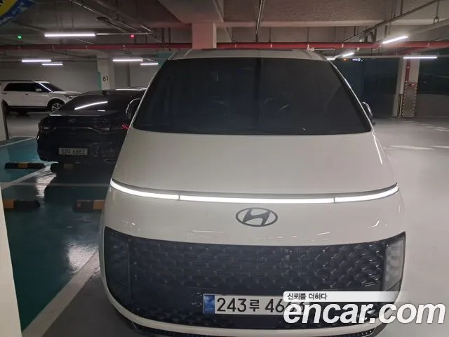 Фотография автомобиля — Hyundai Staria