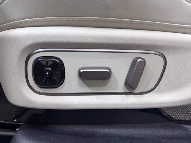 Li Auto i8 — Фото автомобиля 20