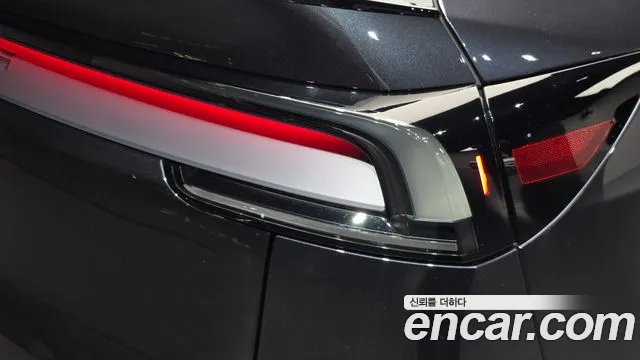 Tesla Model Y — Фото автомобиля 8