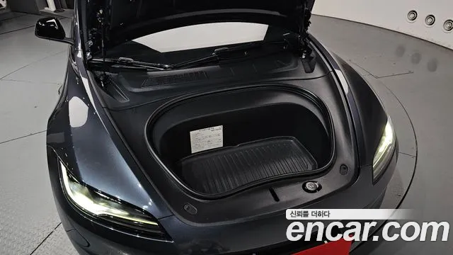 Tesla Model 3 — Фото автомобиля 6