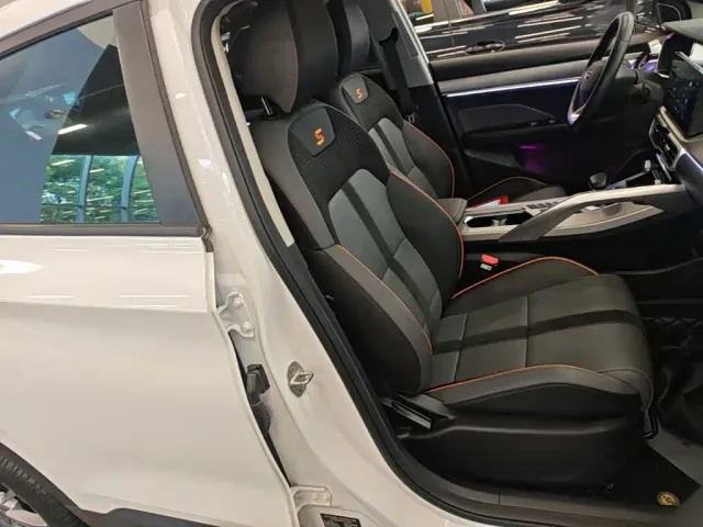 Geely Binyue — Фото автомобиля 24