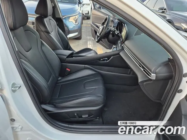 Hyundai AVANTE Avante (CN7) — Фото автомобиля 11
