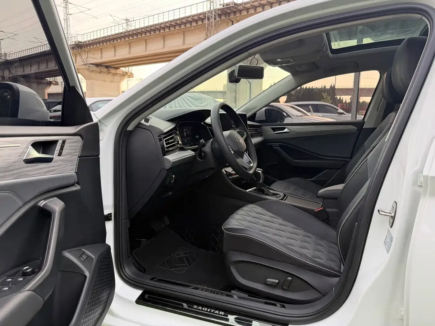 Volkswagen Sagitar 2023 Model Year 280TSI DSG Surpass Edition — Фото автомобиля 8