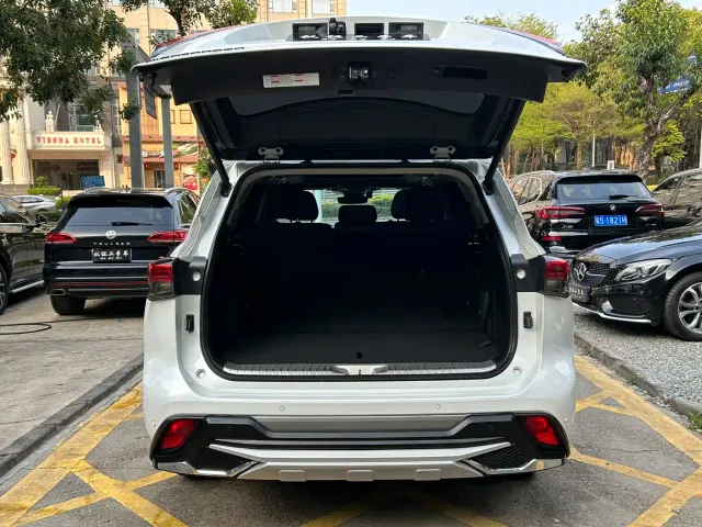 Toyota Highlander — Фото автомобиля 16