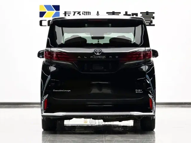 Toyota Alphard — Фото автомобиля 5