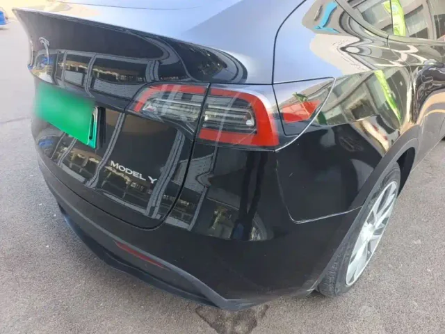 Tesla Model Y — Фото автомобиля 7