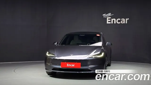Tesla Model 3 — Фото автомобиля 3