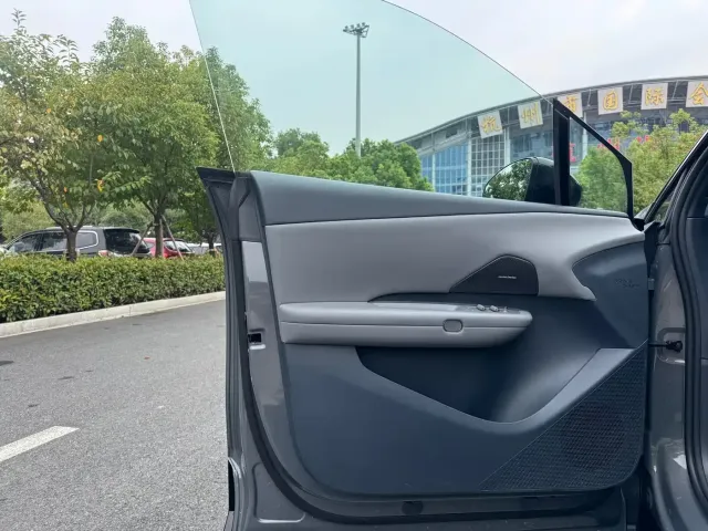 Lynk & Co Z20 — Фото автомобиля 10