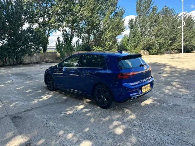 Volkswagen Golf — Фото автомобиля 7