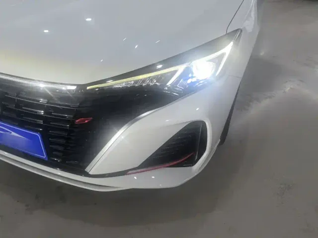Changan Eado — Фото автомобиля 17