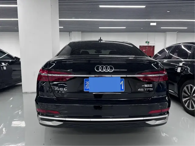 Audi A6L — Фото автомобиля 14