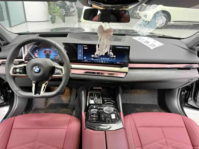 BMW 5 Series — Фото автомобиля 4