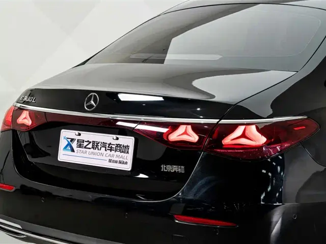 Mercedes-Benz E-Class — Фото автомобиля 8