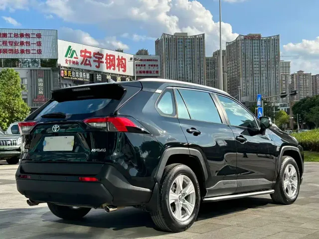 Toyota RAV4 — Фото автомобиля 5