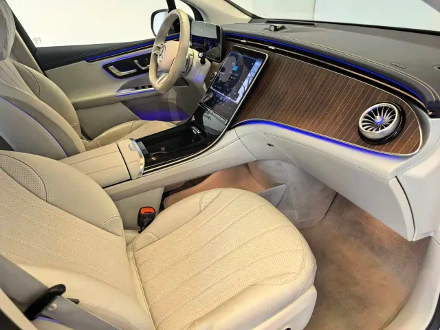 Mercedes-Benz EQE SUV — Фото автомобиля 11
