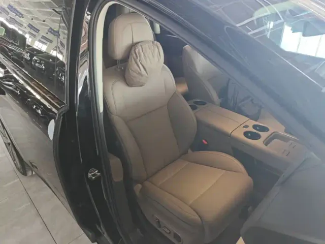 Li Auto i8 — Фото автомобиля 24