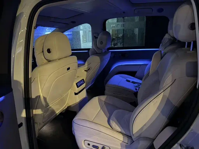 Li Auto i8 — Фото автомобиля 7