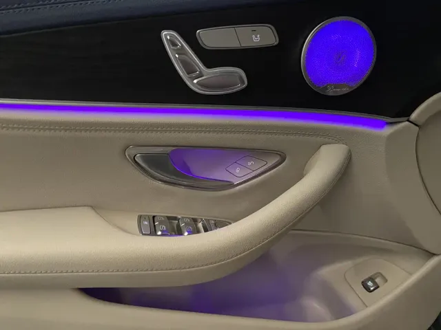 Mercedes-Benz E-Class — Фото автомобиля 8