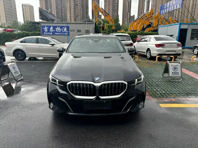 BMW 5 Series — Фото автомобиля 2