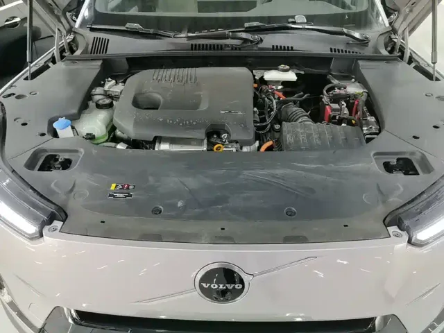 Volvo XC70 Plug-in Hybrid — Фото автомобиля 19