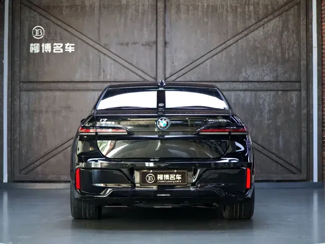BMW i7 — Фото автомобиля 22