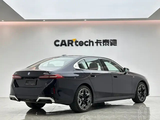 BMW 5 Series — Фото автомобиля 5
