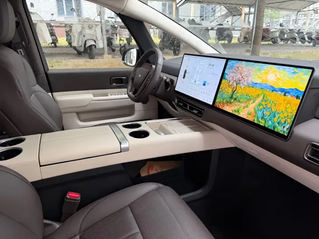 Li Auto MEGA — Фото автомобиля 14