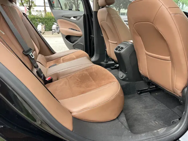 Buick Regal — Фото автомобиля 12