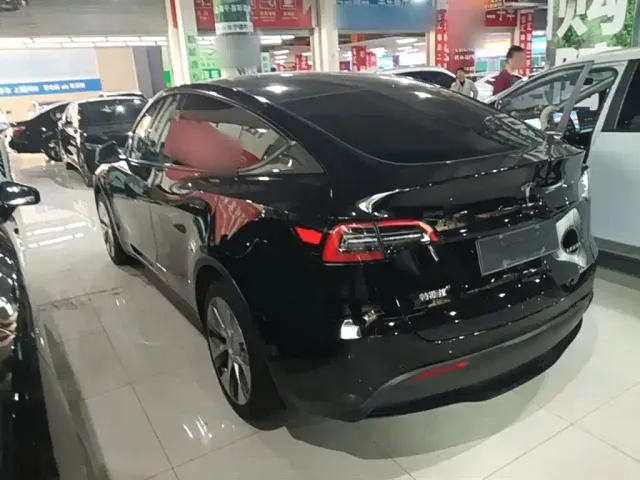 Tesla Model Y — Фото автомобиля 4