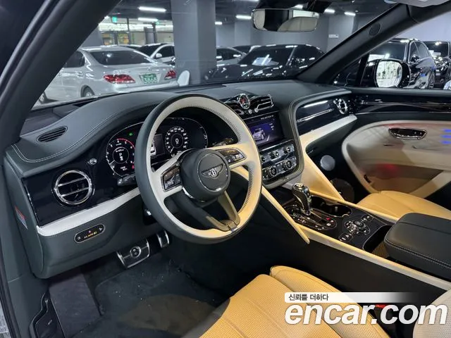 Bentley Bentayga Bentayga 4.0 V8 EWB First Edition — Фото автомобиля 4