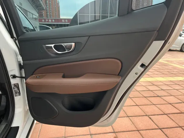 Volvo S60 — Фото автомобиля 28