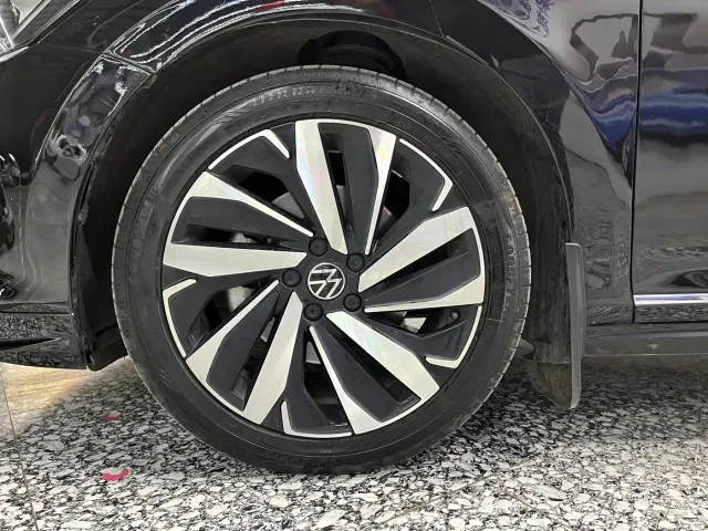Volkswagen Passat — Фото автомобиля 15