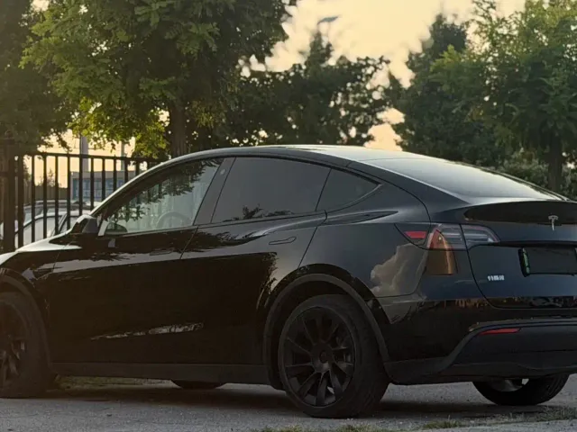 Tesla Model Y — Фото автомобиля 4