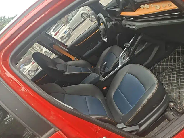 Livan X3 PRO — Фото автомобиля 24