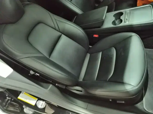 Tesla Model 3 — Фото автомобиля 24