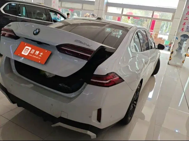 BMW 5 Series — Фото автомобиля 8
