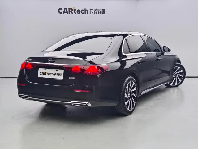 Mercedes-Benz E-Class — Фото автомобиля 4