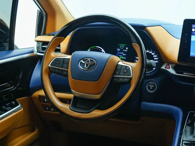 Toyota Sienna — Фото автомобиля 10